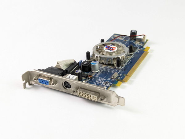 Nice Vintage ATI Radeon Hd 2400 Pro PCI-E Video Card 128 Mb DDR2 Vga Dvi TV-Out