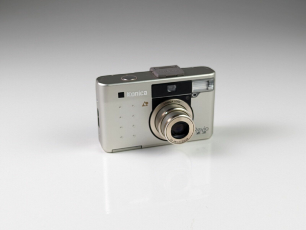 Vintage Konica Revio Z2 APS Advantix Crop Film Camera with REVIO Flash