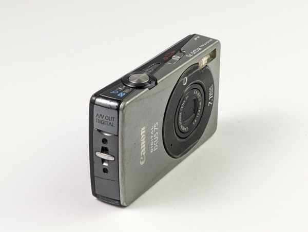 Vintage Canon Digital Ixus 75 7.1Mpx Digital Camera 3x Zoom - Japan
