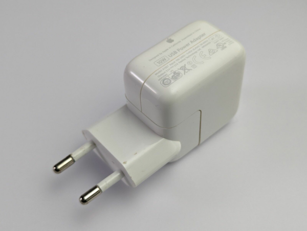 Genuine OEM Apple iPad/iPod/iPhone Portable Power Supply A1357 EU plug 2.1 A 10W
