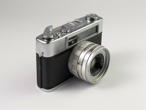Yashica Minister III Vintage Film Camera w/Yashinon-DX 45mm f2.8 Japan UNTESTED