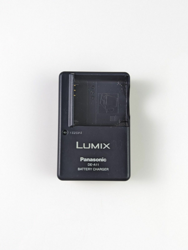 Genuine OEM Panasonic Lumix DE-A11 Battery Charger for CGA-S005E Battery Pack