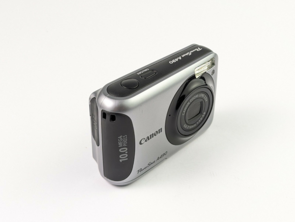 Very Nice Canon PowerShot A490 Digital Camera 10.0 Megapixel 3.3x Zoom 2Gb Card