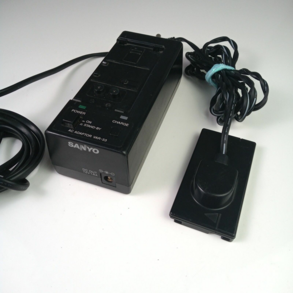 Genuine SANYO Battery Charger / AC Adaptor VAR-33 for Camcorder Video Camera