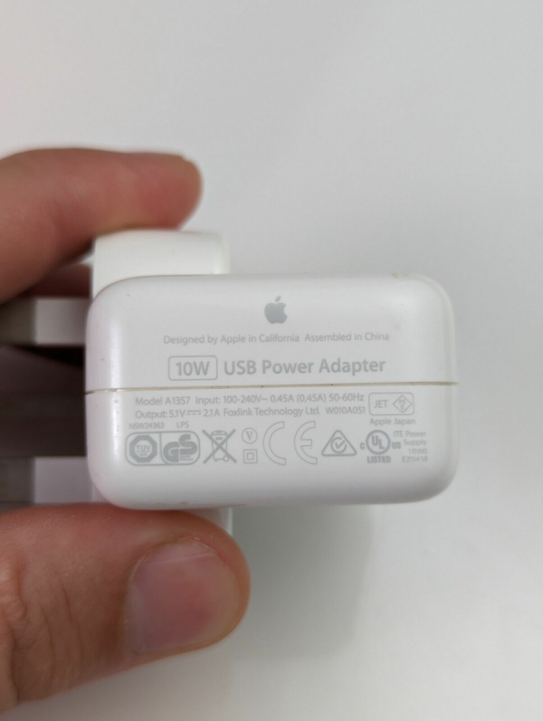 Genuine OEM Apple iPad/iPod/iPhone Portable Power Supply A1357 10W 2.1 A UK Plug