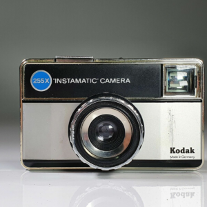 Nice Vintage 1971 Kodak Instamatic 255X Film Camera & Original Case - Germany