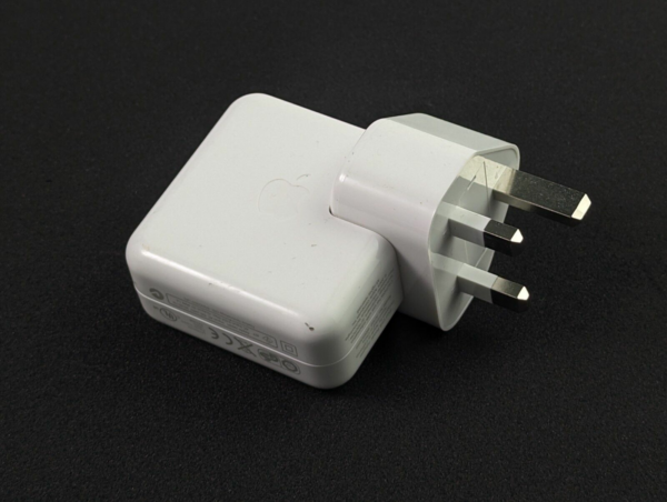 Genuine Apple A1102 USB Power AC Adapter Charger iPod 1,2,3,4th Gen. UK Plug