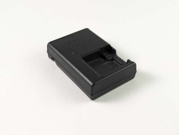 Genuine Sony BC-CSD Battery Charger for Sony NP-FR1 NP-FD1 NP-FT1 NP-FE1 US plug