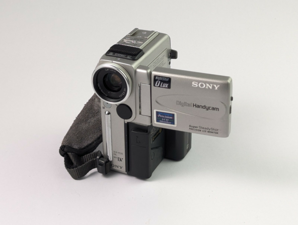 Rare Vintage Sony DCR-PC2E miniDV Handycam Camcorder - Made In Japan - Untested