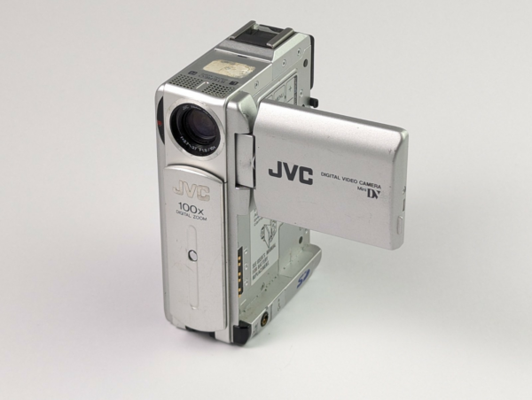 Rare Vintage JVC GR-DVP1E miniDV Camcorder Handicam + DC Coupler - Made In Japan