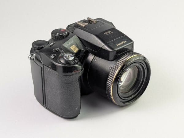 Fuji FUJIFILM FinePix S7000 6x Zoom 6.3MP Digital Camera - Defective