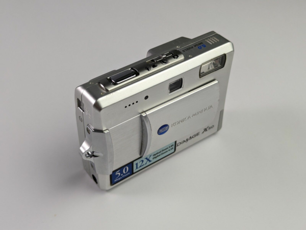 Rare! Konica Minolta DIMAGE X50 Digital Camera 5 Mpx CCD 2.8 X Zoom BAD Display!