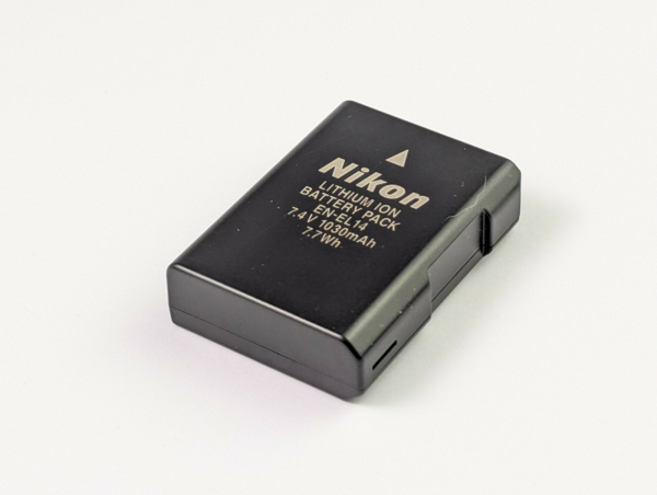 Genuine Nikon EN-EL14 Battery For D5500 D5600 D5300 D5200 D3300 D3200 JAPAN!