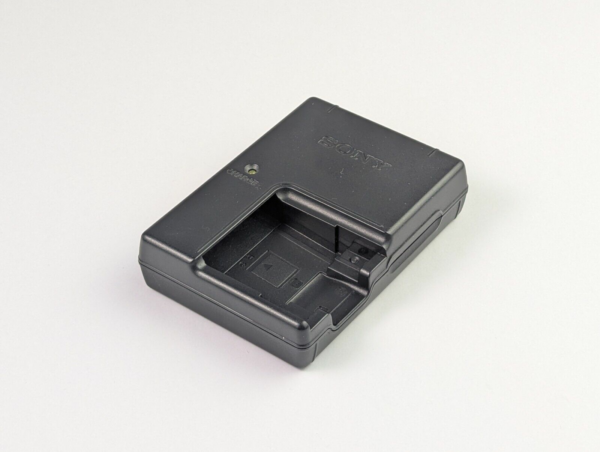 Genuine Original Sony BC-CS3 Battery Charger Sony NP-BD1, NP-FT1, NP-FR1, NP-FE1