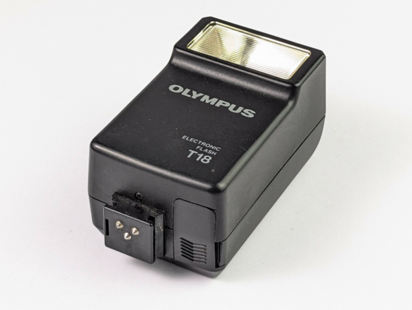 Vintage Olympus Electronic Flash T18 Hot Shoe Flash For Olympus (3-pin) OM101 PF