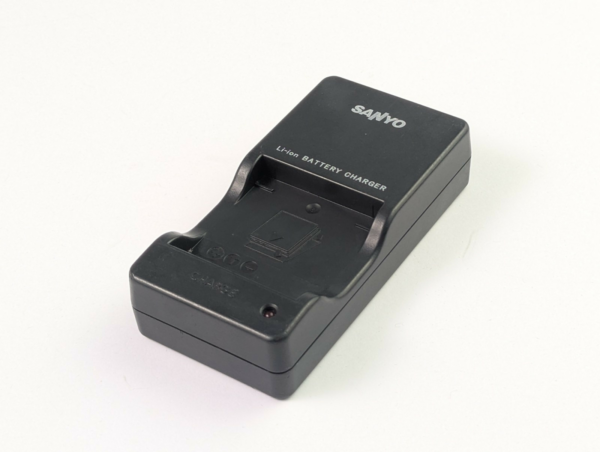 Sanyo Li-ion Battery Charger VAR-L20NI For Sanyo DB-L20 DB-L20AU Batteries