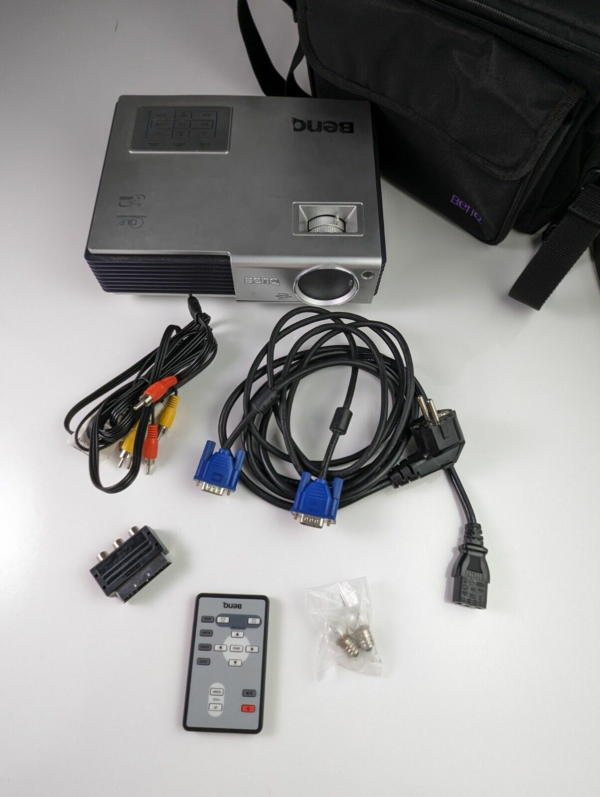 BENQ CP220 DLP SRGB Projector Portable Projector 2200 Lumens 1024x768 Resolution