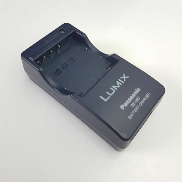 Genuine Panasonic Lumix DE-992 Charger Panasonic DMW-BCB7 CGA-S004E